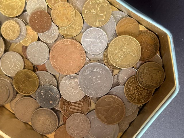 Vintage metalen doosje met munten - afbeelding 5 van  5