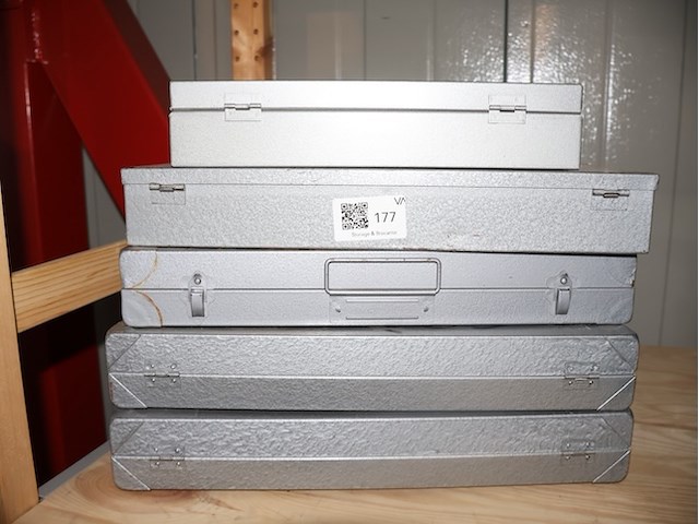 Vintage metalen werkkoffers (x5) - afbeelding 1 van  2