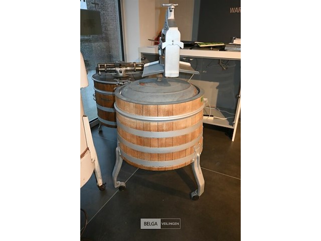 Vintage miele wasmachine - afbeelding 2 van  6