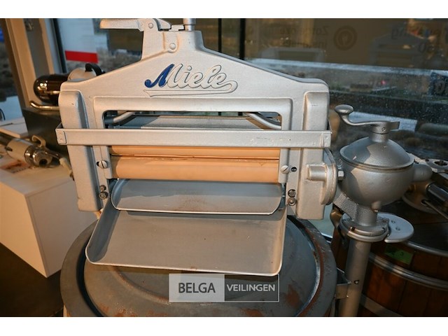 Vintage miele wasmachine - afbeelding 3 van  6
