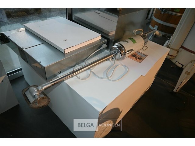 Vintage mielette luxus stofzuiger - afbeelding 1 van  5