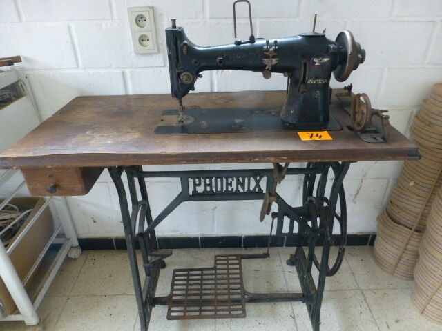 Vintage naaimachine - afbeelding 1 van  3