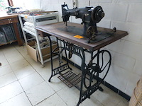 Vintage naaimachine - afbeelding 3 van  3