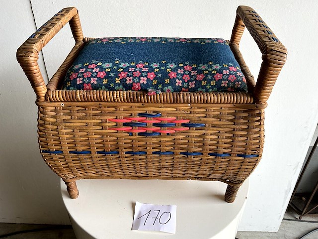 Vintage naaimandje - afbeelding 1 van  2