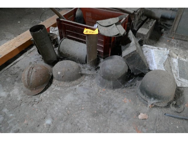 Vintage oorlogsmateriaal - afbeelding 1 van  6