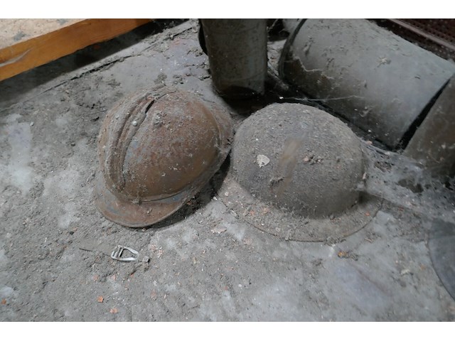 Vintage oorlogsmateriaal - afbeelding 2 van  6