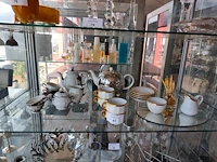 Vintage porseleinen servies (10-delig) rudolf wachter porzellanmanufaktor, vintage wit porseleinen servies (10-delig) met gouden rand pillivuyt france met 13 vergulde vorkjes en lepeltjes op spiegel