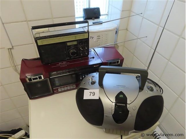 Vintage radio 3 stuks, werking onbekend - afbeelding 1 van  3
