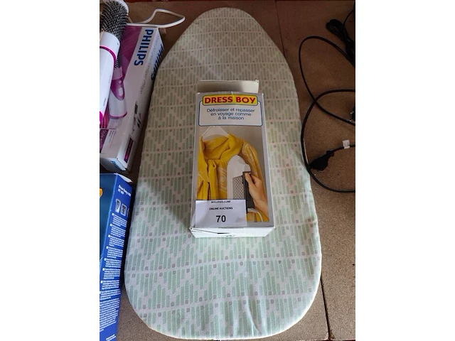 Vintage reiskledingstomer dress boy in originele doos met reisstrijkplank, haardroger braun swing 1400, warme luchtborstel philips essential care airstyler, stijltang carmen, warme luchtborstel babyliss pro, - afbeelding 2 van  9