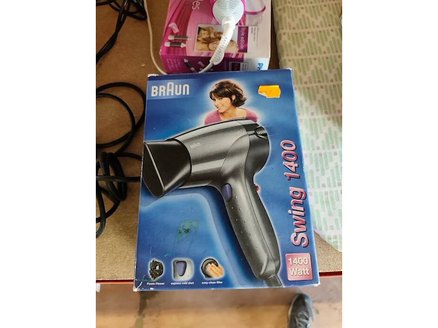 Vintage reiskledingstomer dress boy in originele doos met reisstrijkplank, haardroger braun swing 1400, warme luchtborstel philips essential care airstyler, stijltang carmen, warme luchtborstel babyliss pro, - afbeelding 3 van  9