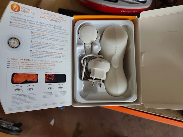 Vintage reiskledingstomer dress boy in originele doos met reisstrijkplank, haardroger braun swing 1400, warme luchtborstel philips essential care airstyler, stijltang carmen, warme luchtborstel babyliss pro, - afbeelding 9 van  9