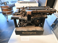 Vintage remington schrijfmachine - afbeelding 2 van  3