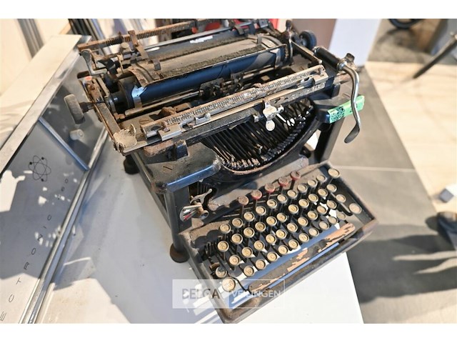 Vintage remington schrijfmachine - afbeelding 3 van  3