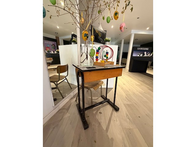 Vintage schoolbank + decoratie - afbeelding 1 van  2