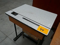 Vintage schoolbankje met bijhorende stoel - afbeelding 2 van  4