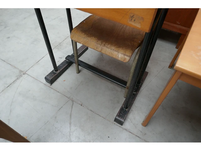 Vintage schoolbankje met bijhorende stoel - afbeelding 3 van  4