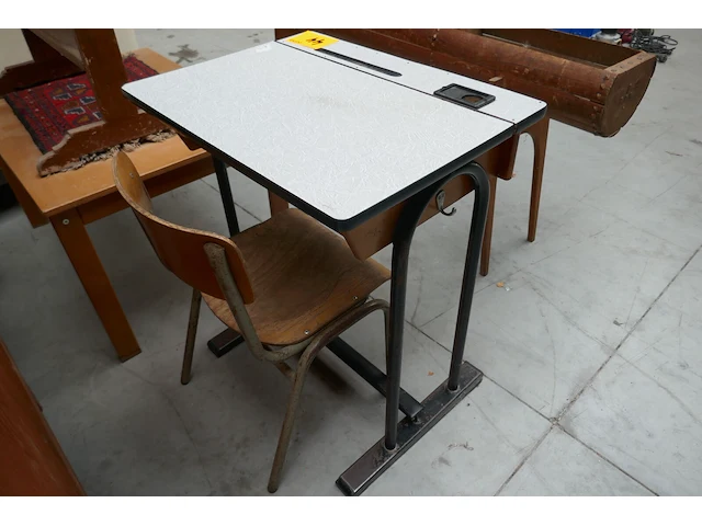 Vintage schoolbankje met bijhorende stoel - afbeelding 4 van  4
