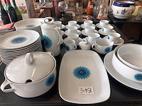 Vintage servies. 67-delig - afbeelding 1 van  7