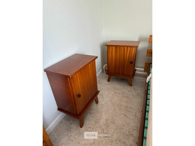 Vintage slaapkamer met buro - afbeelding 2 van  5