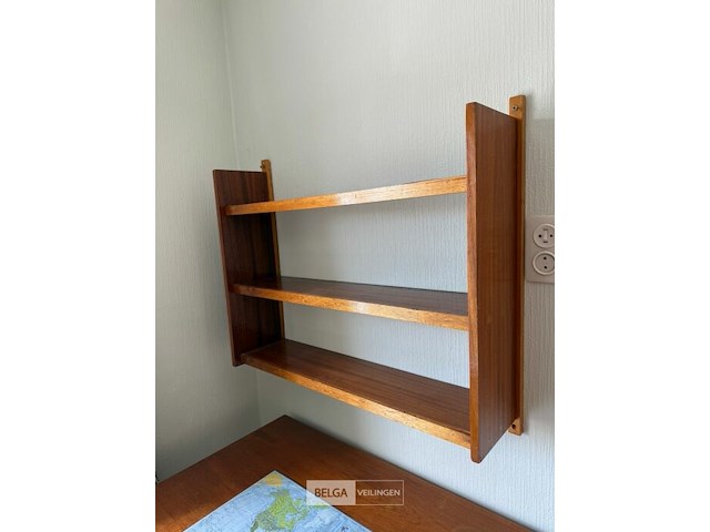 Vintage slaapkamer met buro - afbeelding 4 van  5