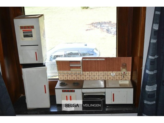 Vintage speelgoedkeukentje - afbeelding 1 van  4