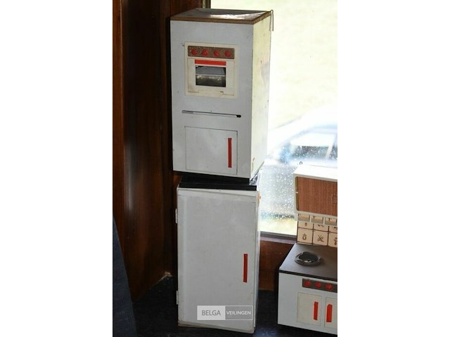 Vintage speelgoedkeukentje - afbeelding 3 van  4