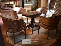 Vintage speeltafel met 4 fauteuils met gebogen rugleunig + tapijt - afbeelding 1 van  7