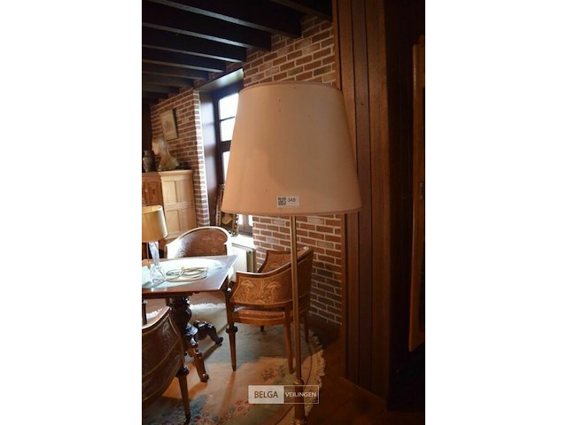 Vintage staande lamp met gedraaide schacht en stoffen kap - afbeelding 1 van  3