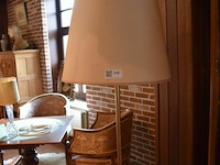 Vintage staande lamp met gedraaide schacht en stoffen kap - afbeelding 1 van  3