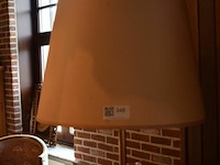 Vintage staande lamp met gedraaide schacht en stoffen kap - afbeelding 2 van  3