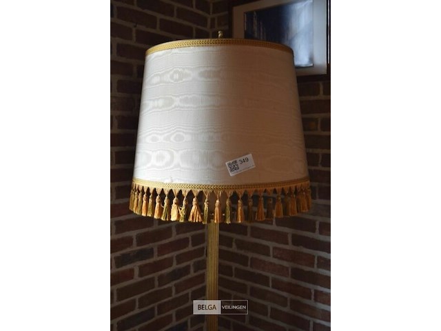Vintage staande lamp met gedraaide schacht en stoffen kap - afbeelding 2 van  3