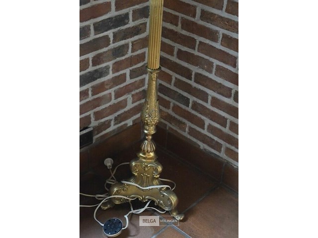 Vintage staande lamp met gedraaide schacht en stoffen kap - afbeelding 3 van  3