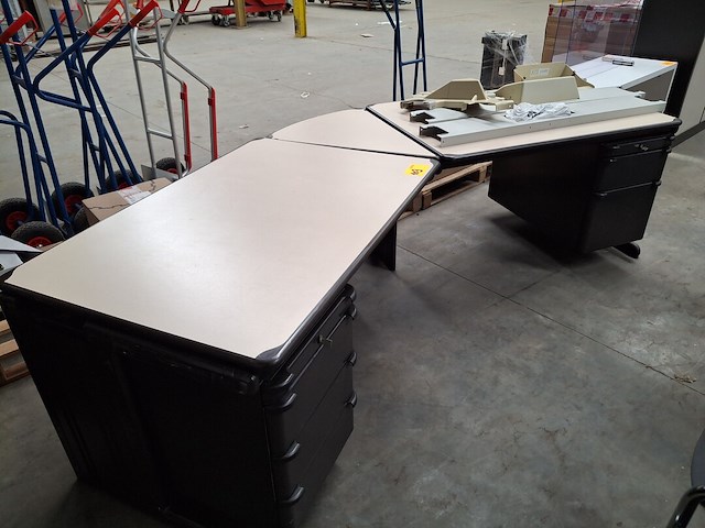 Vintage stalen bureautafel - afbeelding 1 van  4