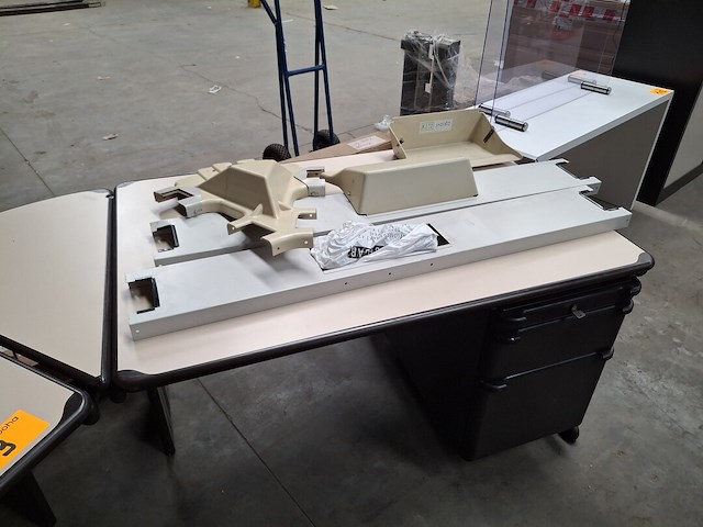 Vintage stalen bureautafel - afbeelding 2 van  4