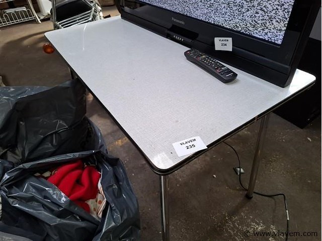 Vintage tafel - afbeelding 1 van  1