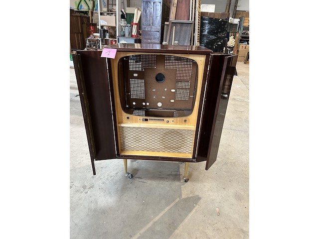 Vintage televisiekastje - afbeelding 2 van  2