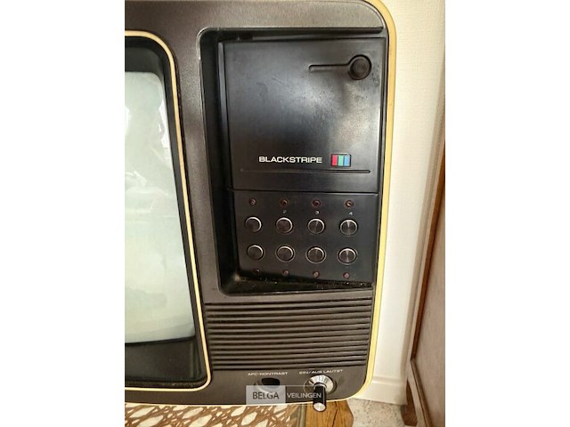 Vintage toshiba blackstripe kleurentelevisie - afbeelding 3 van  3