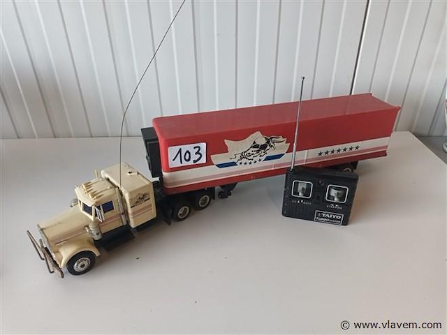 Vintage truck - afbeelding 1 van  5
