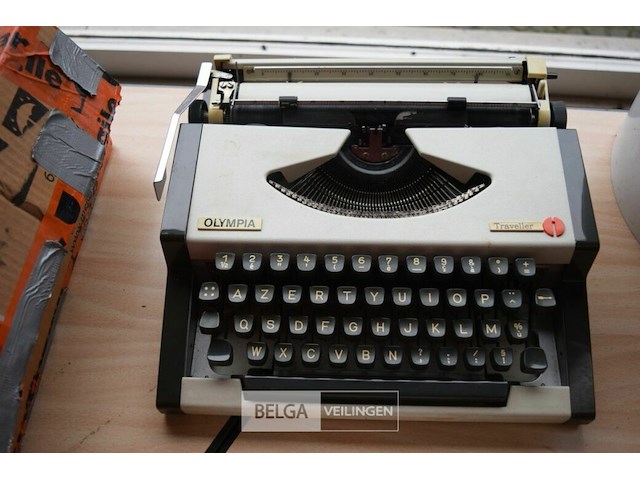 Vintage typmachine - afbeelding 1 van  5