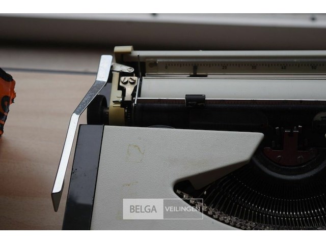 Vintage typmachine - afbeelding 2 van  5