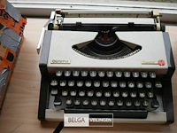 Vintage typmachine - afbeelding 1 van  6