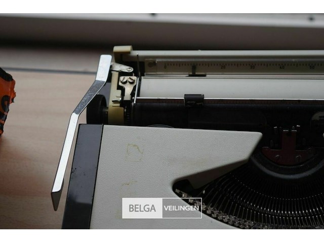 Vintage typmachine - afbeelding 3 van  6