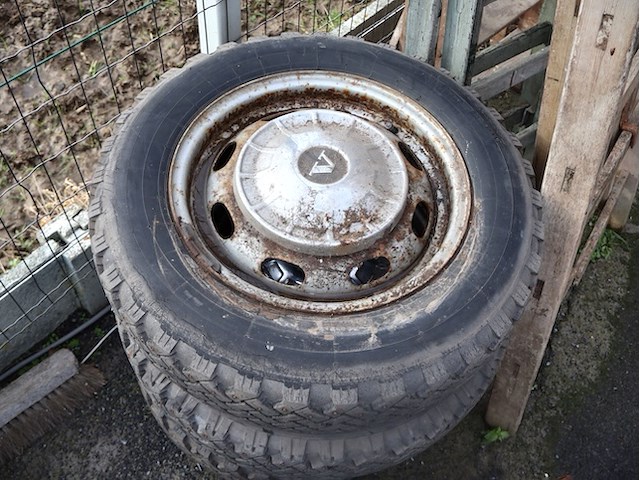 Vintage volvo spijkerbanden - afbeelding 3 van  6