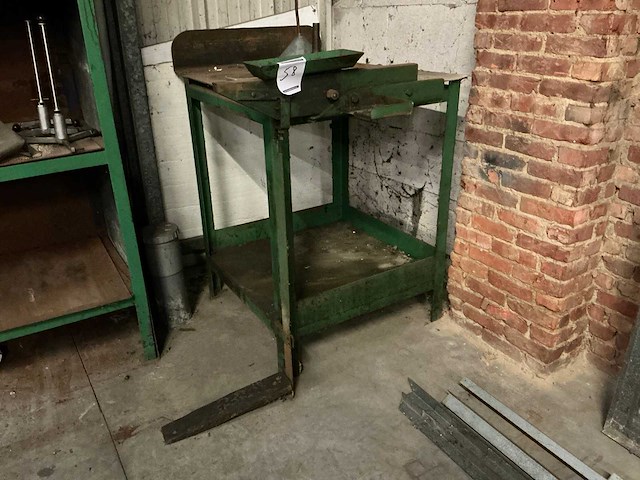 Vintage werkbank - afbeelding 1 van  3