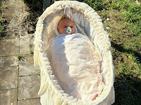 Vintage wieg met pop - afbeelding 3 van  3