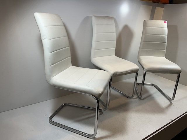 Vintage witte stoelen - afbeelding 2 van  2