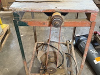 Vintage zaagtafel met motor