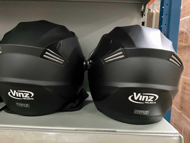Vinz diverse modellen en maten motorhelmen (4x) - afbeelding 5 van  6