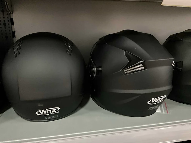 Vinz diverse modellen en maten motorhelmen (4x) - afbeelding 5 van  6