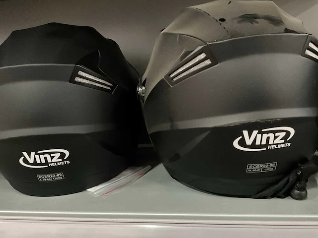 Vinz diverse modellen en maten motorhelmen (4x) - afbeelding 6 van  6